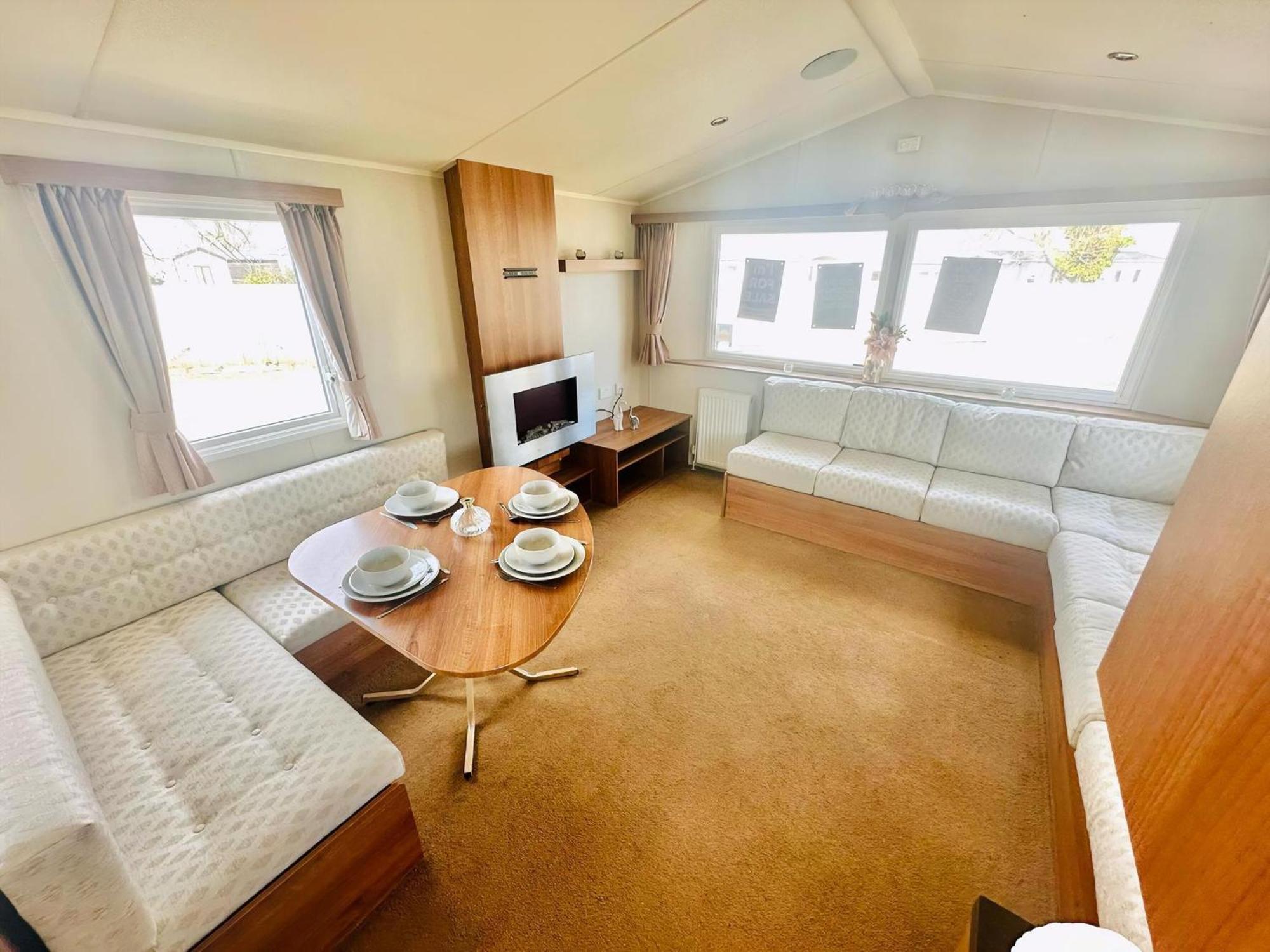 Great 8 Berth Caravan For Hire At Seawick Holiday Park In Essex Ref 27227Sw Клактон-он-Си Экстерьер фото